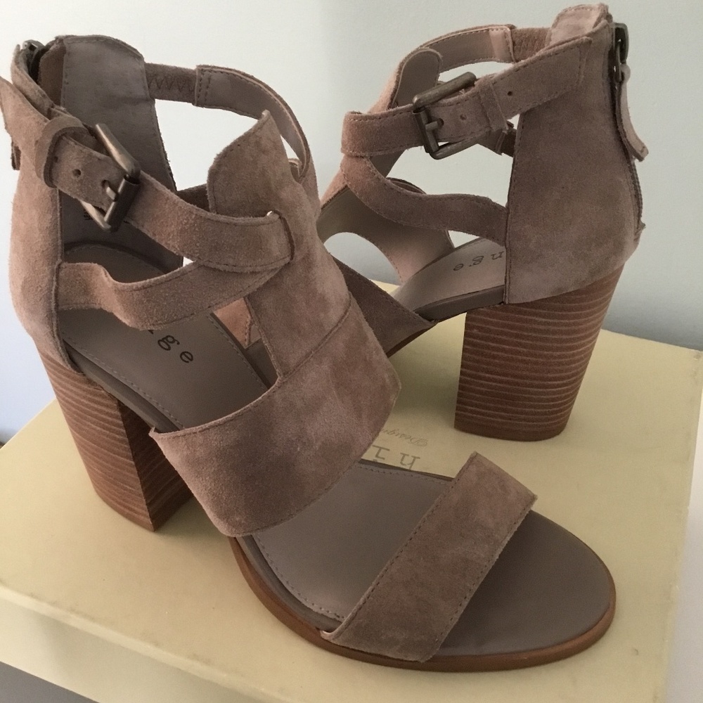 NWT Hinge Cora Block Heel Sandal Sz. 7.5